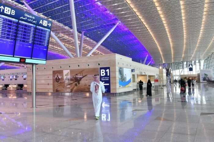 Saudi Buka Kembali Layanan Penerbangan Internasional