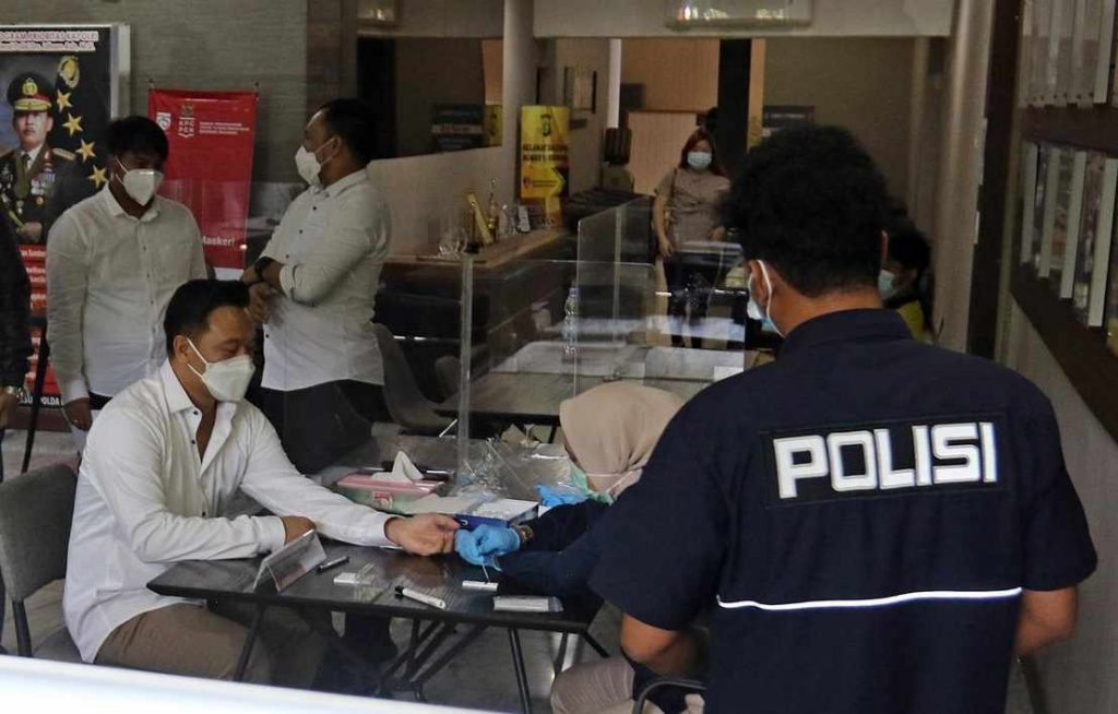 Nobu Penuhi Panggilan Polisi Sebagai Tersangka Video Syur Gisel