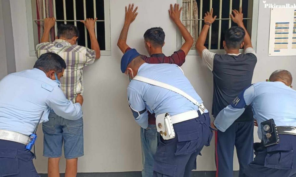 Petugas Lapas Garut Razia Semua Penghuni Lapas