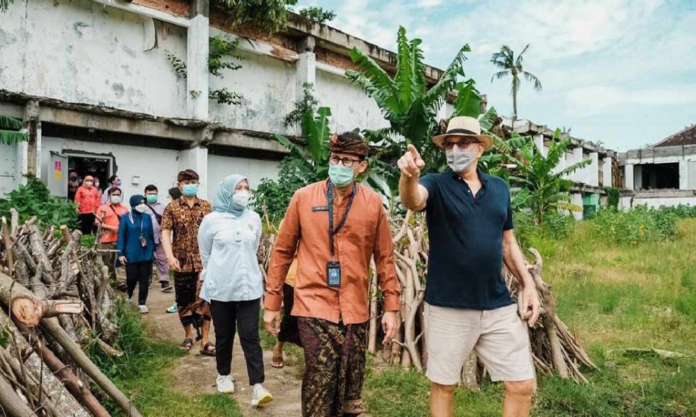 Menparekraf Tinjau Lokasi 'Vaccine Drive Thru' di Bali
