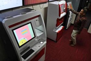 Perhatian, Sekarang Warga Bekasi Bisa Cetak Sendiri Dokumen Kependudukan di Mesin ADM
