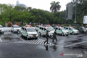 Puluhan Mobil Ambulans Bersiaga di Lokasi Ledakan Gudang Amunisi