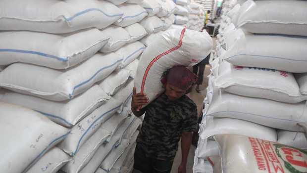 500 Ton Beras, 100 Ton Beras perum bulog