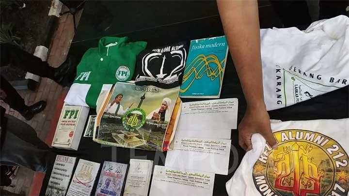 Densus 88 Temukan Atribut FPI Saat Geledah Rumah Tersangka Teroris di Condet