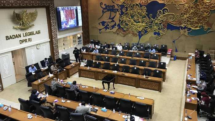 Baleg DPR Setujui 7 RUU Provinsi Sulawesi dan Kalimantan
