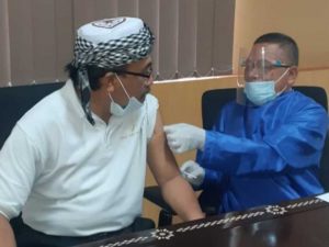 Anggota DPRD Loteng Jalani Vaksinasi Covid 19 Tahap Pertama