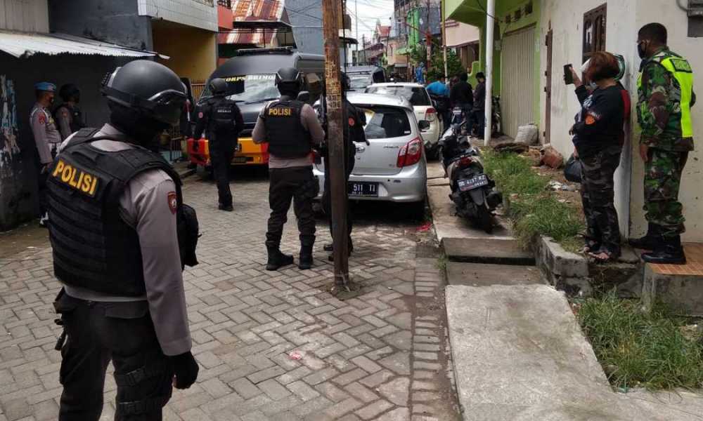 Densus 88 Antiteror Geledah Rumah Pelaku Bom Bunuh Diri di Gereja Katedral Makassar