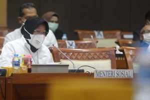 Risma Beberkan Permasalahan Data Penerima Bansos di Hadapan Komisi VIII DPR