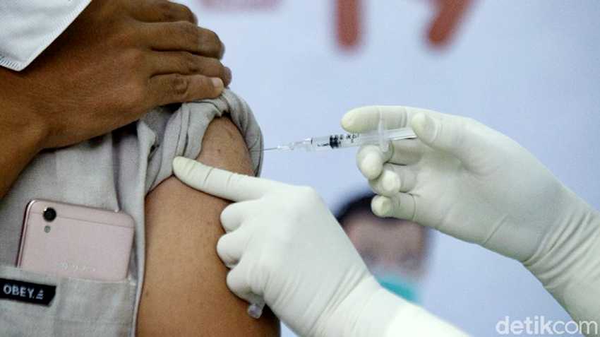 Kemenaker dan Kemenkes Adakan Vaksinasi Seribu Buruh