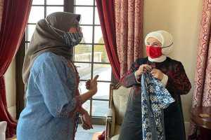 Ibu Negara Turki Jatuh Cinta pada Batik Kerajinan Indonesia