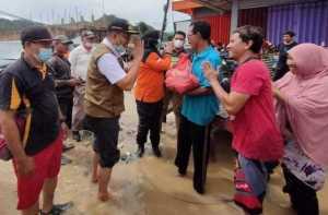 Sambangi Korban Banjir Bima, Gubernur NTB: Jangan Saling Menyalahkan