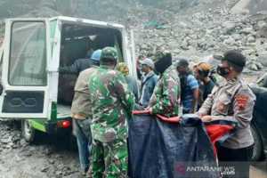 Tiga Orang Meninggal Tertimbun Longsor di Lokasi Penambangan Sungai Bebeng