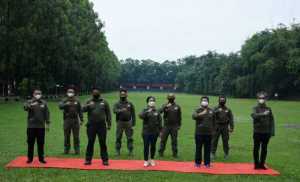 Sambangi Mako Brimob, Puan Maharani Latihan Menembak