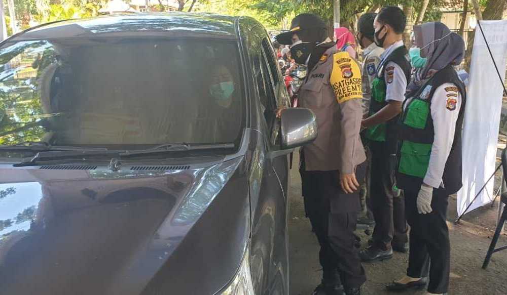 Cegah Kerumunan di RS, Polres Loteng NTB Gelar Vaksinasi Drive Thru