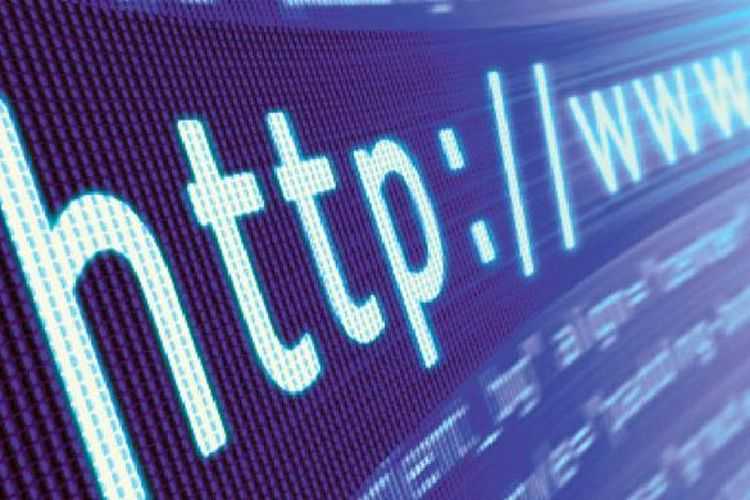 Survei APJII Ungkap Mayoritas Warga Indonesia Akses Internet 4-6 Jam per Hari Akses Internet