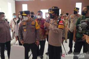 Kapolda Tinjau Vaksinasi Ratusan Orang di Jakarta Barat
