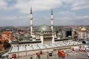 Presiden Erdogan Resmikan Masjid di Alun-alun Istambul