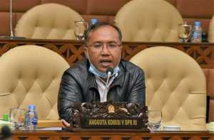 DPR Nilai Grab dan Gojek Ingkari Aturan Potongan Maksimal 15 Persen