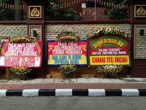Pengamat: Dukungan via Karangan Bunga Sudah Politis