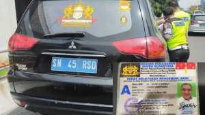 Polisi Bakal Periksa Kejiwaan Pemilik Kendaraan Berplat “Negara Kekaisaran Sunda Nusantara”