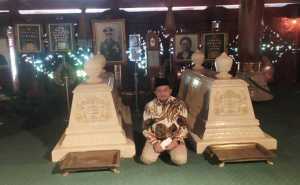 Mau Maju Pilgub Jabar, Mulyadi Gerindra Ziarahi Makam Soekarno dan Soeharto