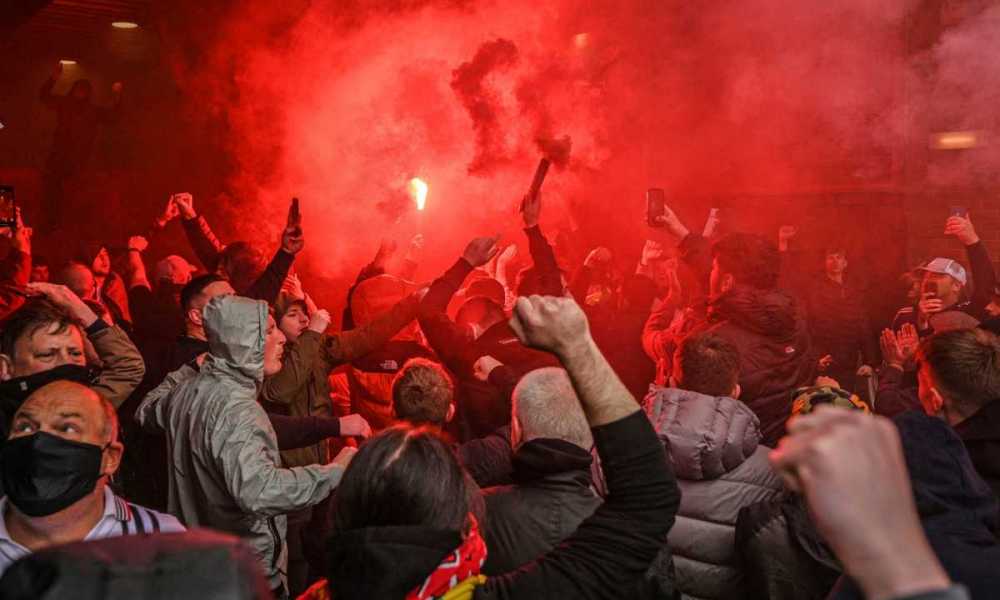 Old Trafford Dikudeta Supoter, Duel Bigmatch MU vs Liverpool Ditunda