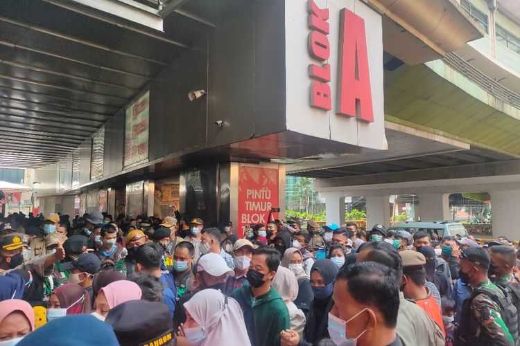 Senin Besok, Pasar Tanah Abang Menerapkan Sistem Buka Tutup