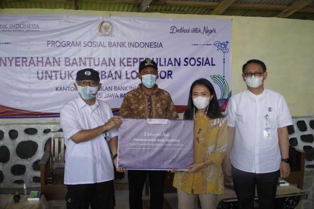 Legislator Golkar Salurkan Bantuan Korban Longsor Desa Ciririp