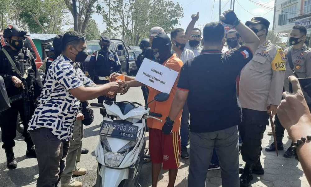 Rekonstruksi Kasus Pembunuhan, Warga Hujat Pelaku 