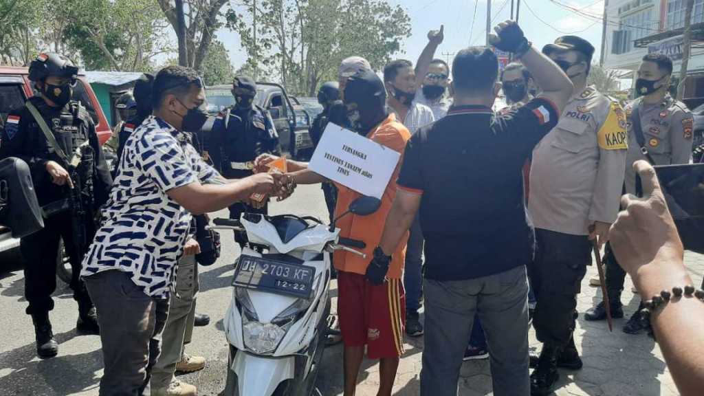 Rekonstruksi Kasus Pembunuhan, Warga Hujat Pelaku 