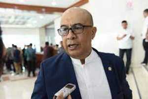 DPR Minta Pemerintah Kaji Ulang Aturan Swab PCR Untuk Berpergian