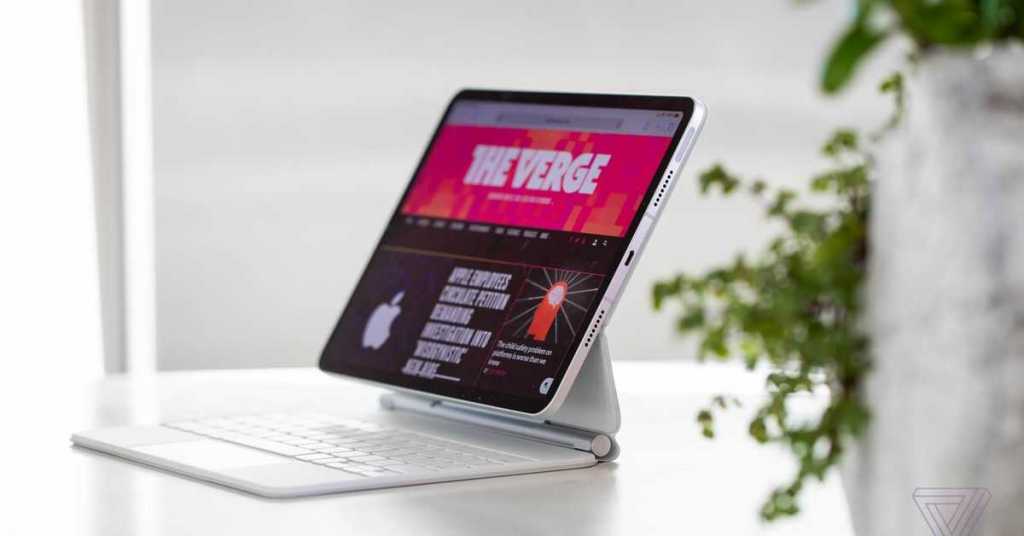 Apple Kembangkan iPad Pro Pengisian Daya Nirkabel
