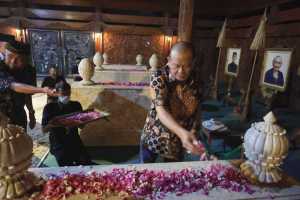 Kunker ke Surakarta, Ketua DPD RI Ziarahi Makam Pangeran Sambernyawa dan Presiden Soeharto