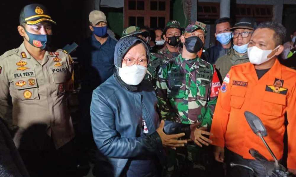 Mensos Serahkan Bantuan Atensi Rp2,6 Miliar
