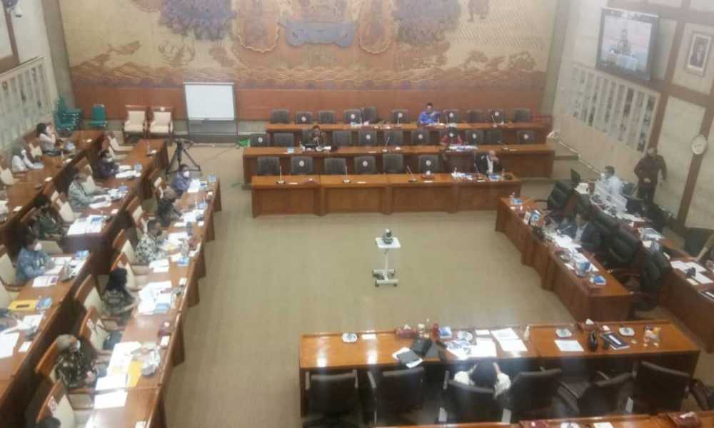 Keluhkan Rapat DPR Dikalahkan Ratas, Golkar Minta PDIP Protes Langsung ke Petugas Partai