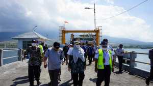Wagub NTB, Tinjau Sistem Layanan Tiket Non Tunai di Pelabuhan Kayangan