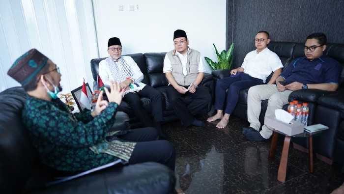 Ustaz Adi Hidayat Difitnah Tak Amanah Soal Dana Bantuan Palestina, Zulhas: Ini Framing Tak Berdasar
