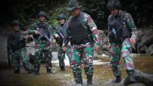 Luar Biasa, Tumpas Mujahidin MIT Poso, Sang Jendral Turun Ke Tengah Hutan Belantara Bersama Prajurit