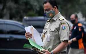 Anies Tegaskan Vaksin Bukan Syarat untuk Penerima Bansos