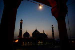 Ajarkan Anak Makna dari Ibadah di Bulan Ramadhan dengan Membawa ke Masjid