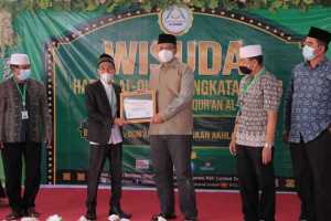 Hadiri Wisuda Tahfiz Rumah Qur’an Al Kamal Loteng, Gubernur NTB: Semoga Bisa Menyejukan Mata dan Hati Semua Orang