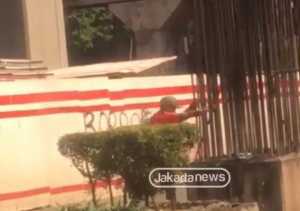 Polisi Cokok Maling Besi Tiang Pilar Bekas Proyek Monorel di Kuningan