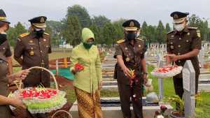 Peringati HUT IAD, Jamintel Kejagung RI Tabur Bunga di TMP Kalibata