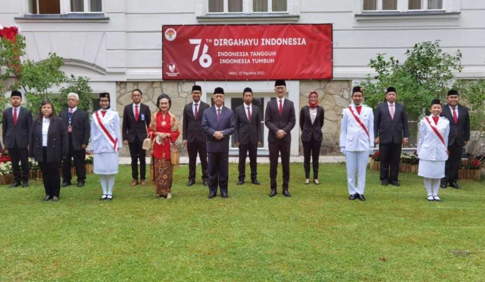 Peringati HUT ke-76 RI, Dubes RI di Wina Bantu Mahasiswa Terdampak Pandemi