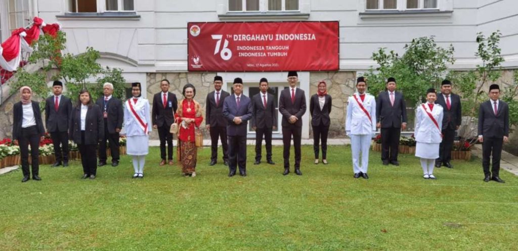 Peringati HUT ke-76 RI, Dubes RI di Wina Bantu Mahasiswa Terdampak Pandemi