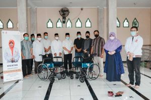 Tuntaskan Masa Reses, Anis Byarwati Salurkan Paket Sembako dan Beri Bantuan Kursi Roda kepada Masyarakat di Dapil