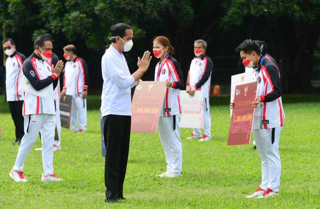 Jokowi Beri Bonus ke Atlet Peraih Medali Olimpiade Tokyo