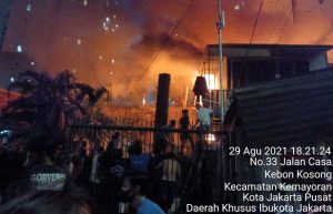 21 Unit Pemadam Kebakaran di Kerahkan untuk Tangani Api di Kemayoran