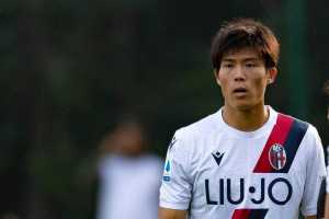 Arsenal Bakal Bajak Bek Jepang Incaran Tottenham