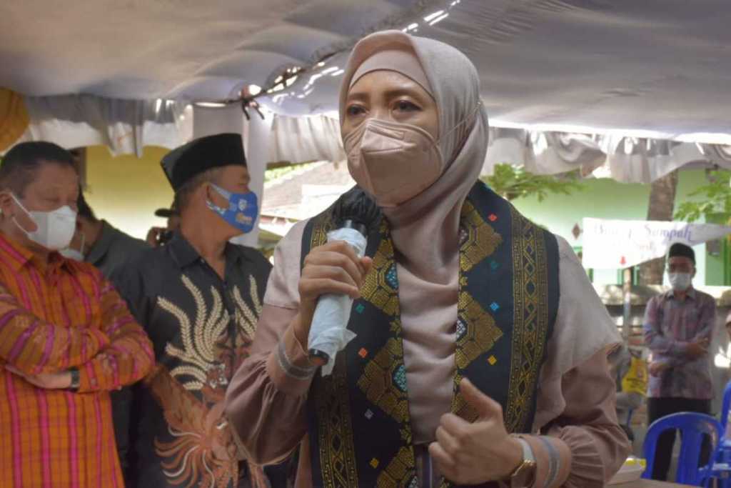 Wagub NTB, Berikan Sertifikat Posyandu Di Pratim Lombok Tengah